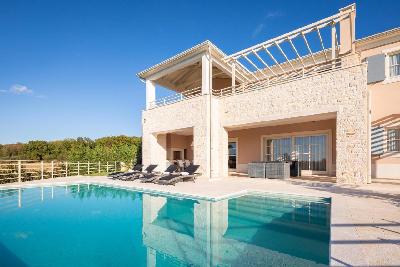 Villa Blanche By Ilc Бртонигла Екстер'єр фото